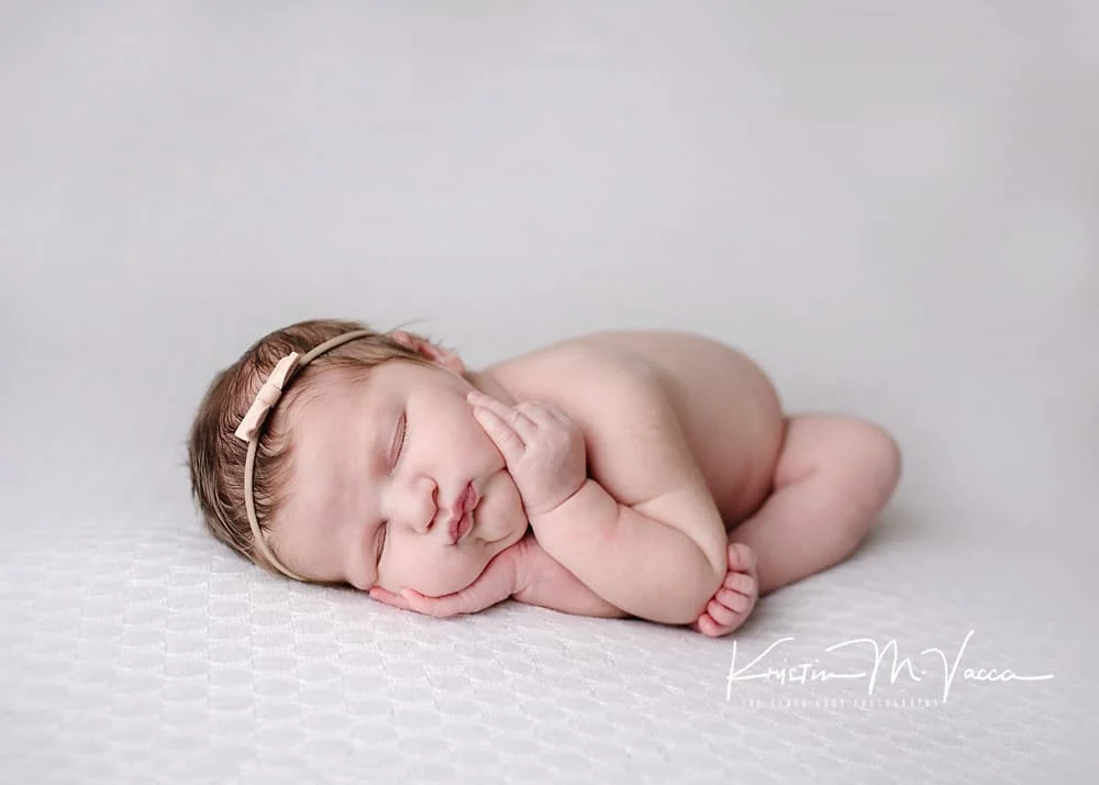 Newborn Posing with Kelly Brown | CreativeLive | Newborn photography poses, Newborn  poses, Newborn photography tips