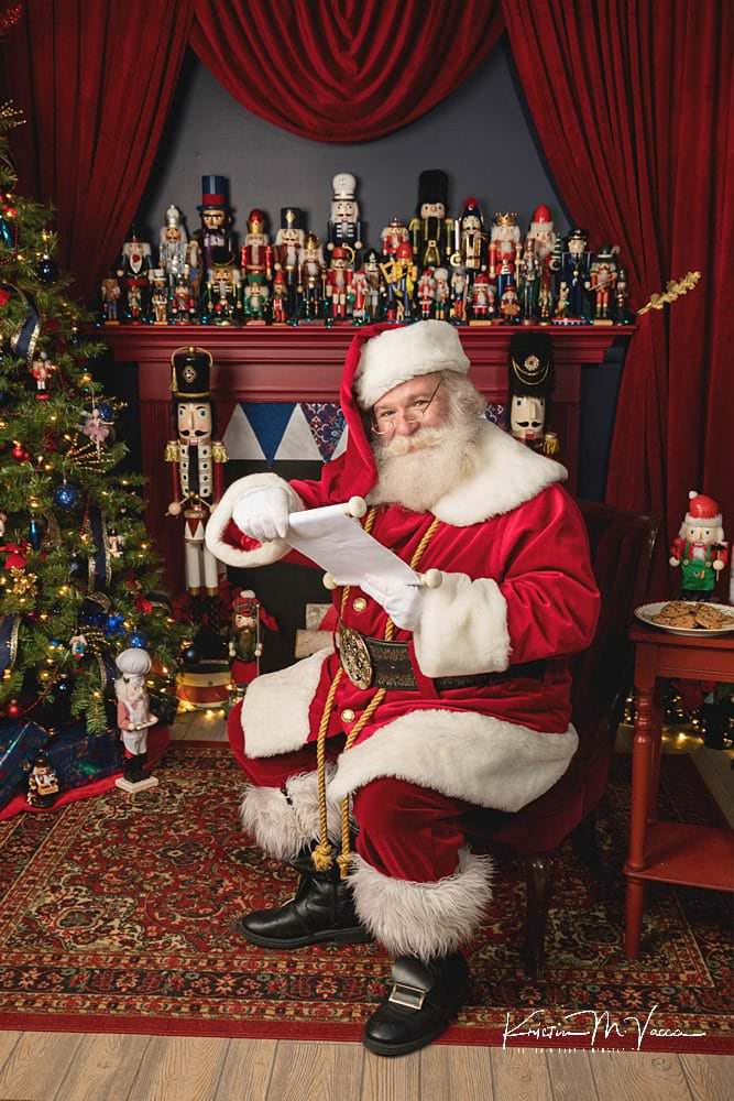 Christmas Photoshoot with Santa, Family, or Pets by The Flash Lady Photography