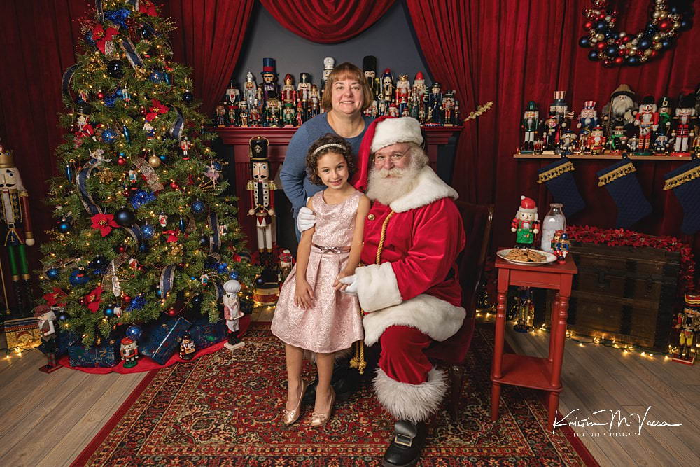 Christmas Photoshoot with Santa, Family, or Pets by The Flash Lady Photography