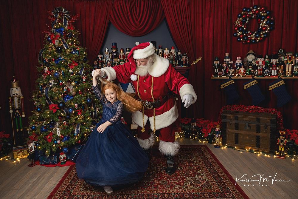 Christmas Photoshoot with Santa, Family, or Pets by The Flash Lady Photography