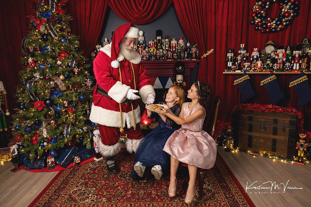 Christmas Photoshoot with Santa, Family, or Pets by The Flash Lady Photography
