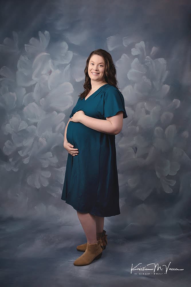 https://www.theflashladyphotography.com/wp-content/uploads/2021/03/Nikki-Winter-Studio-Maternity-Photos-Newington-CT-by-The-Flash-Lady-Photography_0001.jpg