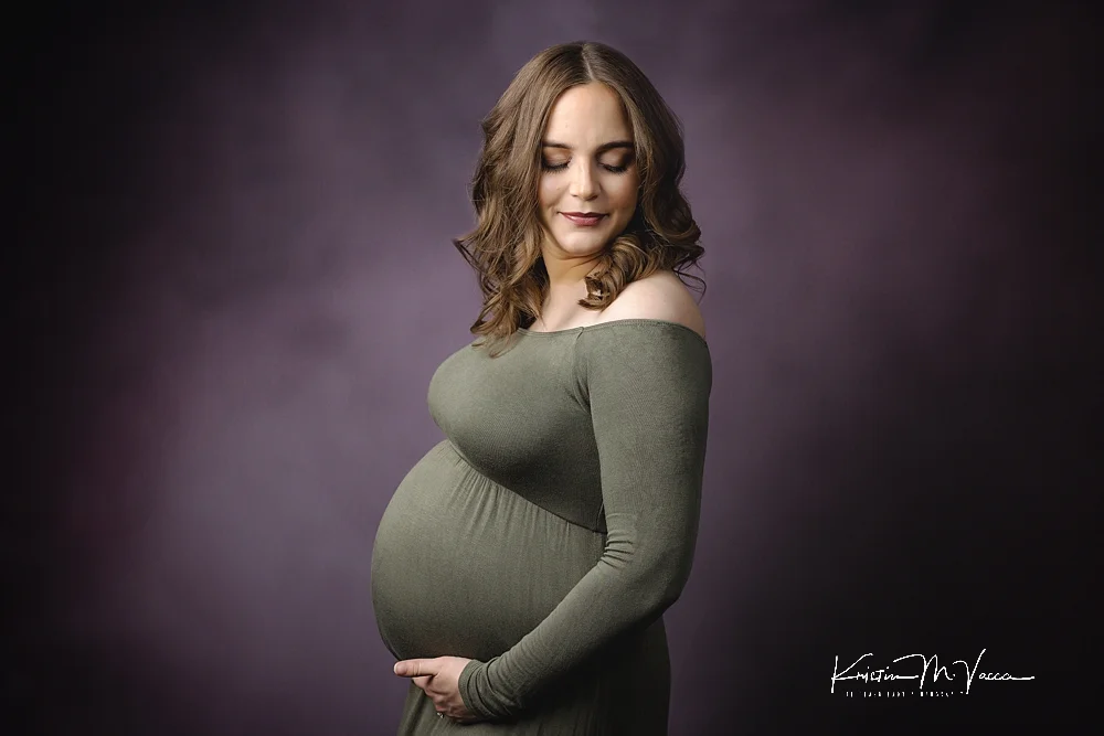 https://www.theflashladyphotography.com/wp-content/uploads/2022/02/Studio-Maternity-Portraits-Ashford-CT-The-Flash-Lady-Photography_0002.jpg.webp