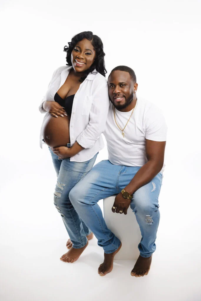 White and jean maternity shoot | Pregnancy shoot, Pregnancy photoshoot, Maternity  photography poses