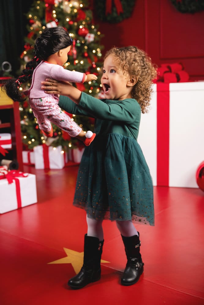 Christmas photoshoot with children in Newington, CT